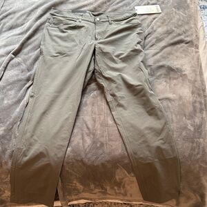 Lululemon ABC pants 33x32 sage green classic fit